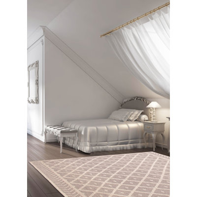 Stevanna Wool Geometric Indoor Rug