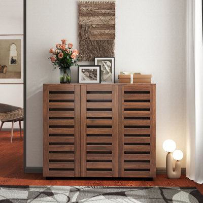 Élégant rangement à 5 chaussures avec beaucoup d'espace et de finition pour les portes d'armoire en bois