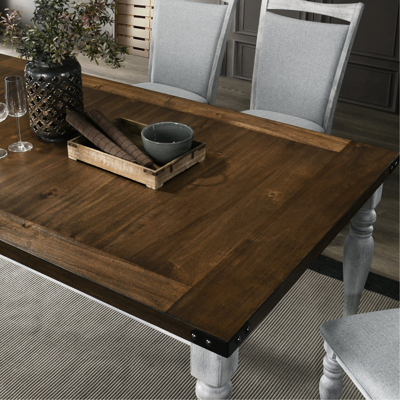 Table de salle à manger deux tons rustique avec pieds tournés en bois massif, base blanche et plateau de table au fini chêne vieilli, placage en bois d'hévéa, l 72 po x P 40 po x H 31 po, épaisseur du plateau de la table 1,7 po, pied requis