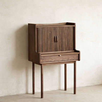 Italian style high foot makeup stand