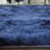 Tapis bleu foncé touffeté à la main