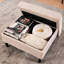 Fauteuil beige avec pochette de rangement simple pour la maison - sièges confortables, porte-gobelets, décoration de chambre à coucher