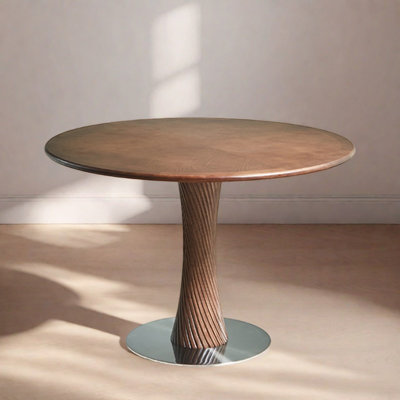 Table ronde de style médiéval.