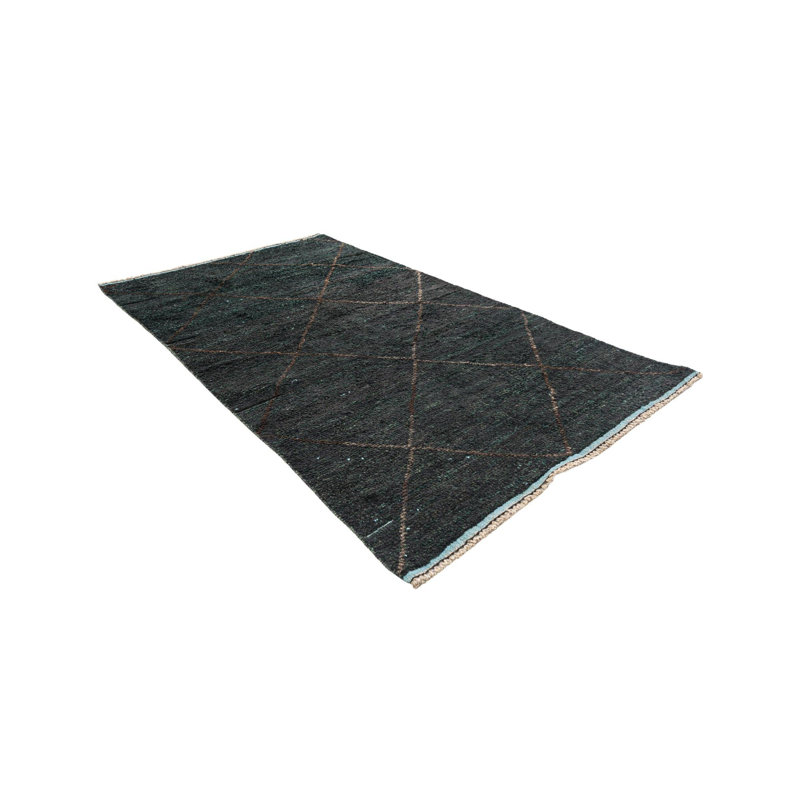 Tapis noir Kalmanovitz