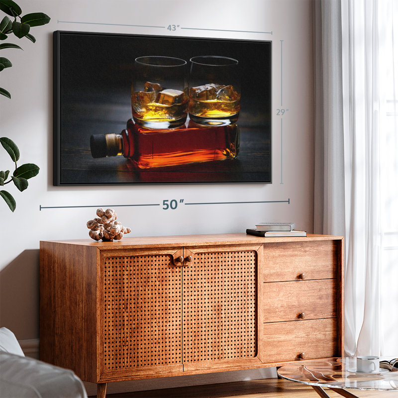 «Full Whiskey Bottle Canvas Print», H 29 po x l 43 po