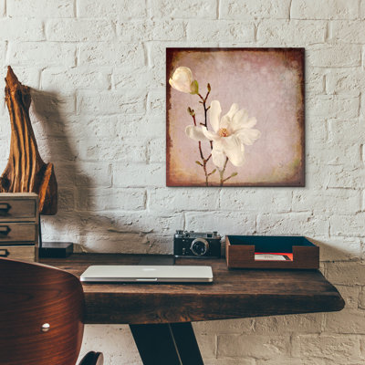 «Paper Magnolia Duo» par Lightbox Journal