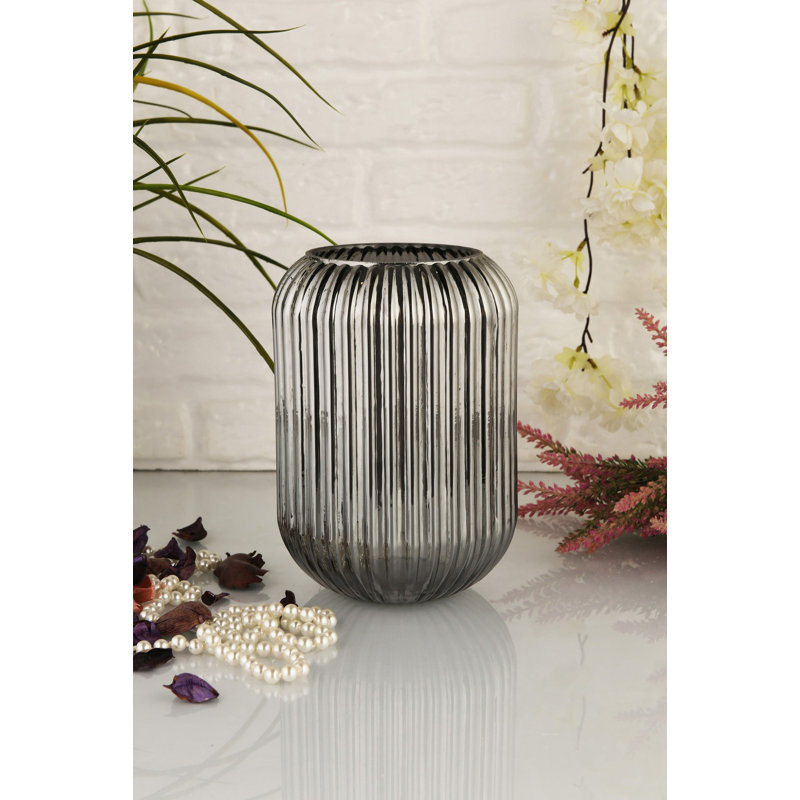 Élégant vase en verre fumées, 3,9 x 7,9 x 3,9 pouces | Fabrication 100% verre durable | Parfait pour la décoration intérieure, les centres de table et les arrangements floraux | Ajout élégant à n'importe quelle pièce, cadeau idéal pour toutes les occasions