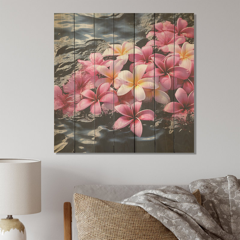 «Pink Plumeria Paradise II» - Plumeria sur impression sur bois, H 15 po x l 15 po