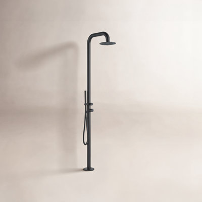 Douche d'extérieur autoportante en acier inoxydable