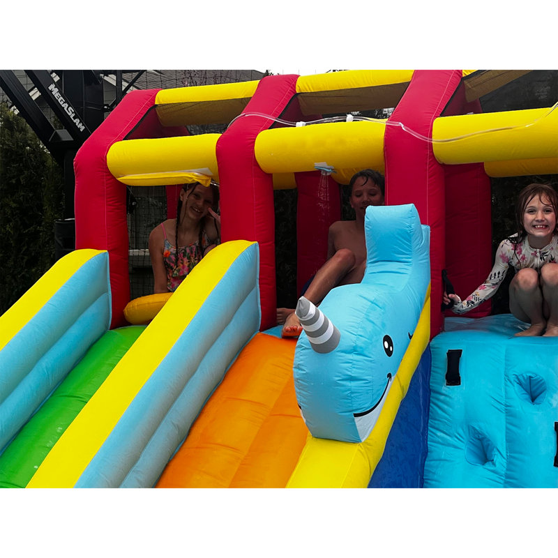 Parc aquatique gonflable triple Ocean Splash de 25,6 pi avec glissade d'eau en PVC amovible de 16,3 pi avec planches de jeu, seau à déversement, anneau de crabe et station de lancer, piscine profonde pour les enfants