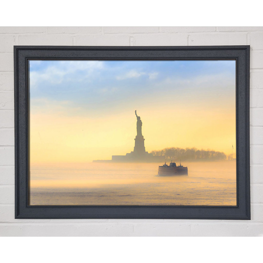 Gerahmtes Leinwandbild Mist Over The Statue Of Liberty