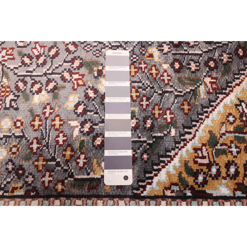 Tapis gris Kashmir 3 pi 11 po x 6 pi 7 po