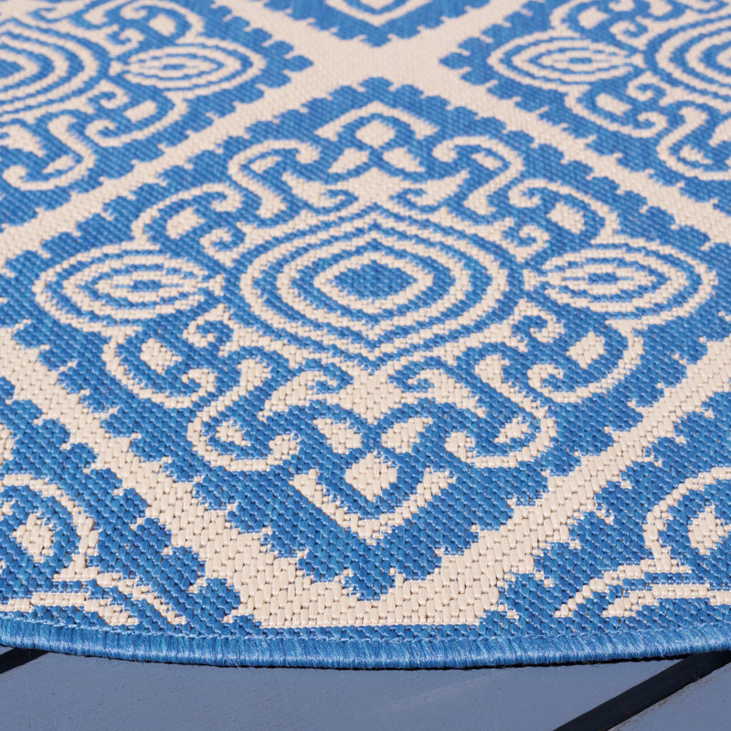 Frankee Performance Damask Indoor/Outdoor Area Rug, Round 6'7"