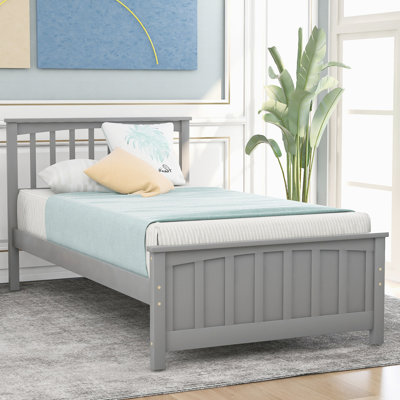 Lit plateforme simple en bois gris avec base stable et style élégant et fonctionnel