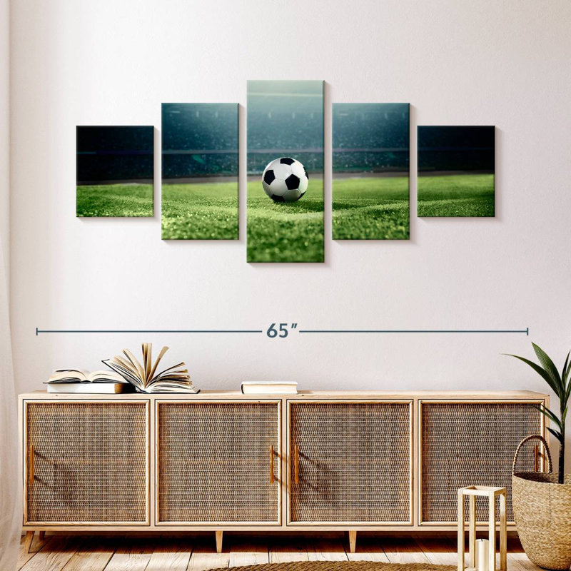 Ballon de soccer sous les projecteurs, H 24 po x l 55 po