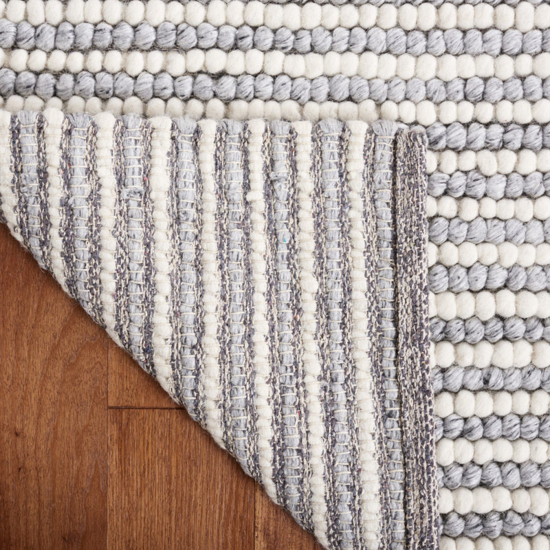 Ivory and Gray Tufted Handmade Wool Area Rug 5' x 8'