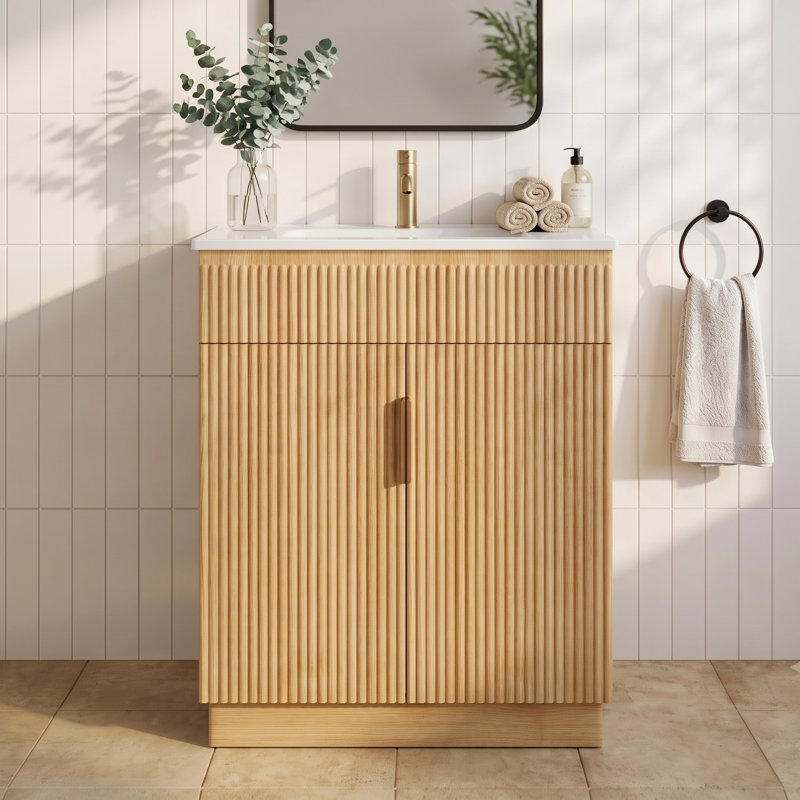 Meuble-lavabo sur pied cannelé de 71 cm (28 po) avec lavabo en céramique intégrée, tablette réglable, faux tiroir et portes à fermeture amortie, chêne naturel