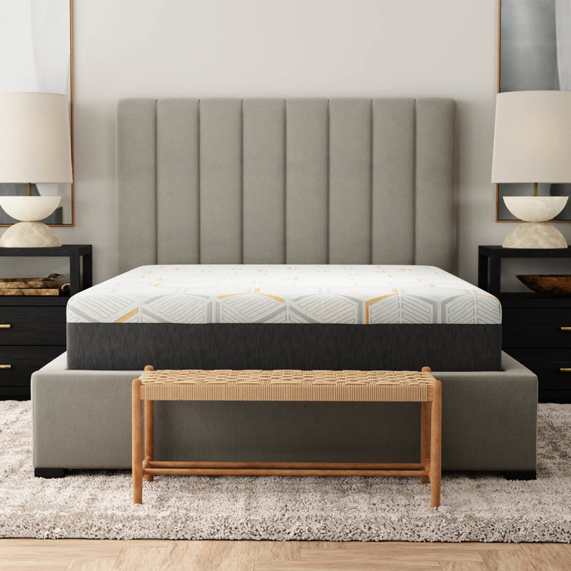 Matelas en gel de cuivre de 30 cm (12 po), King - Soutien des bords et base aérée pour une ventilation optimale.