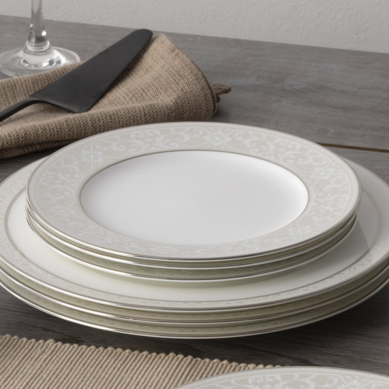 Ensemble de 4 assiettes à salade de 8 1/2 po Noritake Montvale Platinum