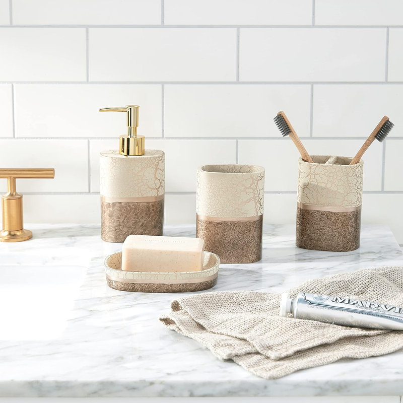 Bathroom accessory set