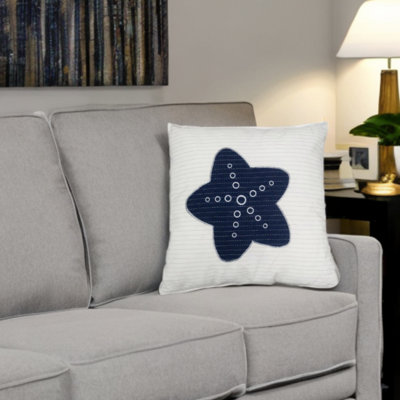 (Ensemble de) Deux coussins décoratifs 17 po x 17 po étoile de mer bleue et blanche