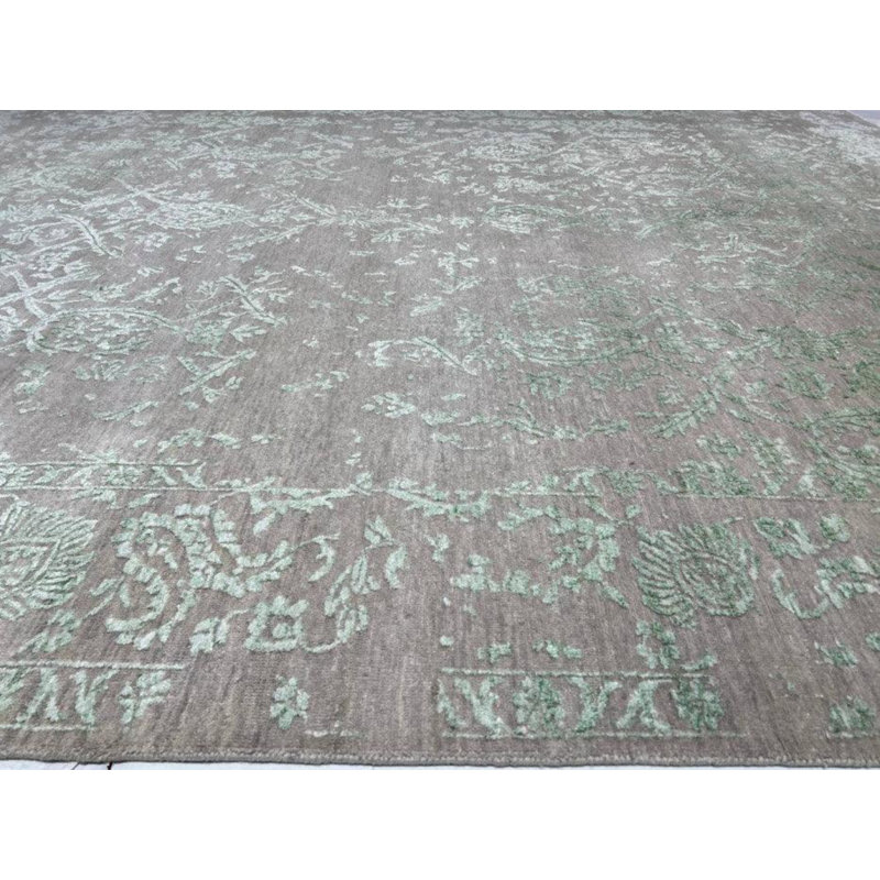 Floral Area Rug in Gray