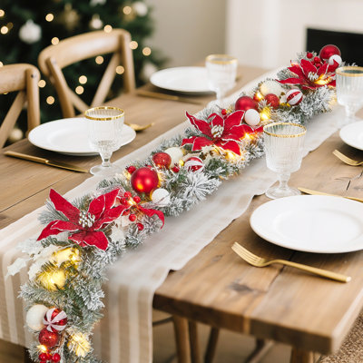 Guirlande de Noël 6 pi pré-éclairée, 20 lumières DEL blanc chaud - à piles - 8 modes d'éclairage - fleurs artificielles, baies, pommes de pin et ornements