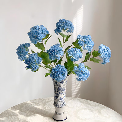 Ornements de fleurs simulées