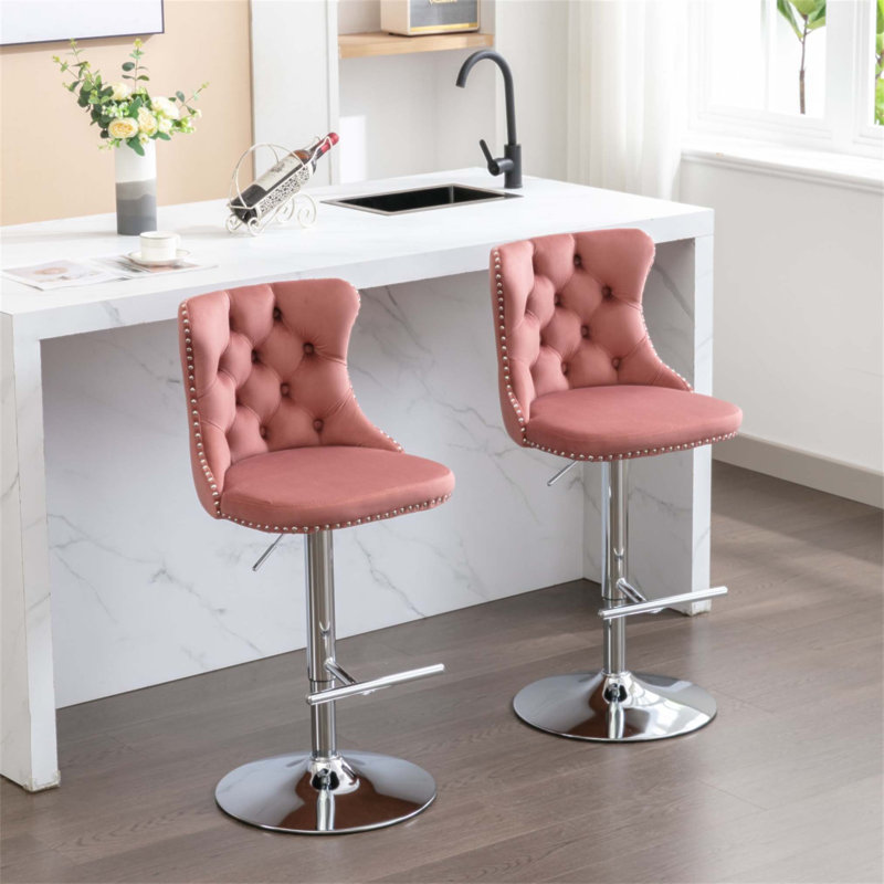 Tabourets de bar pivotants en velours avec hauteur de siège réglable, base moderne rembourrée en chrome, dossiers capitonnés confortables pour bistro et îlot de cuisine, ensemble de 2