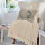 Housse de coussin décorative en coton ornée d'un médaillon damassé fait main-83464262