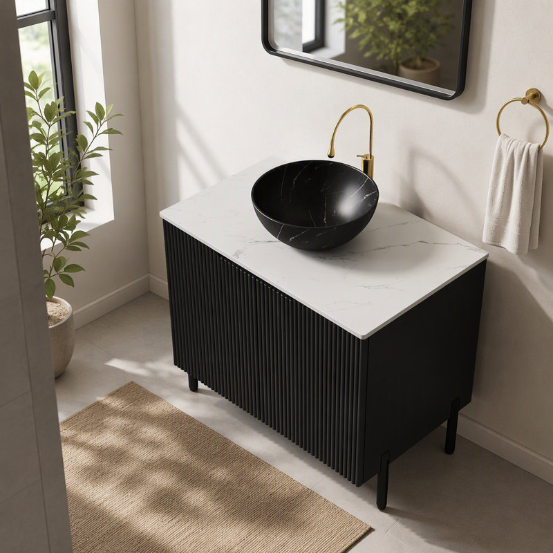 Ensemble de meuble-lavabo double autoportant 72 po avec lavabos 72 po, armoires de rangement rayées 2 x 30 po + tablette ouverte amovible 12 po, 2 vasques noires à motif de cuve en pierre avec comptoir blanc de Carrare, noir
