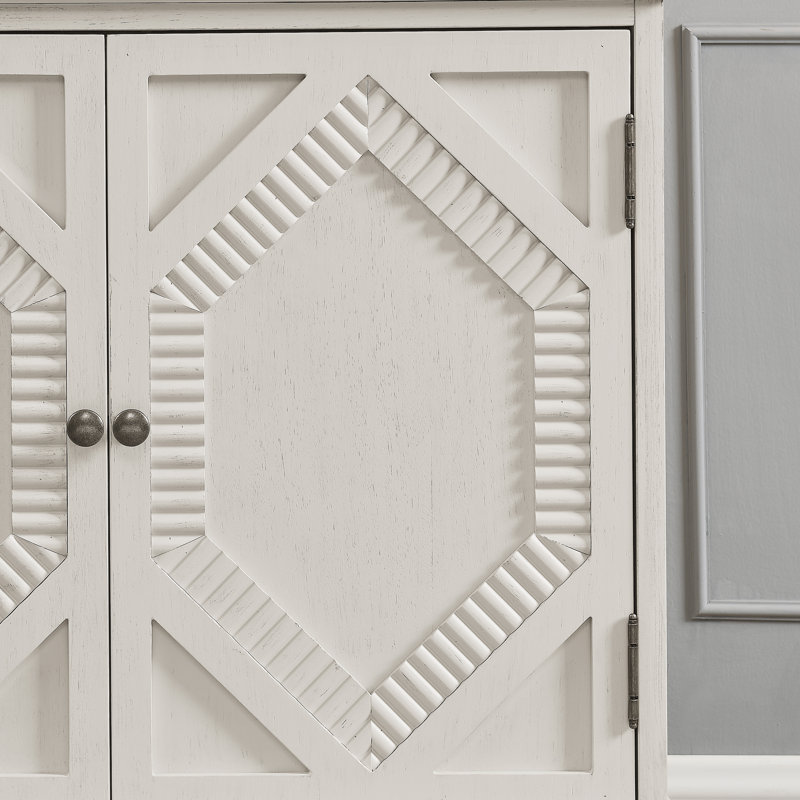 Buffet moderne Mid-Century de 65,2 po avec 4 portes sculptées à la main Rosalind, Blanc antique