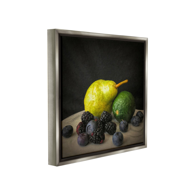 «Fruit & Berries Still Life», toile encadrée dorée encadrée par GraffiTee Studios, Cadre flottant gris lustré