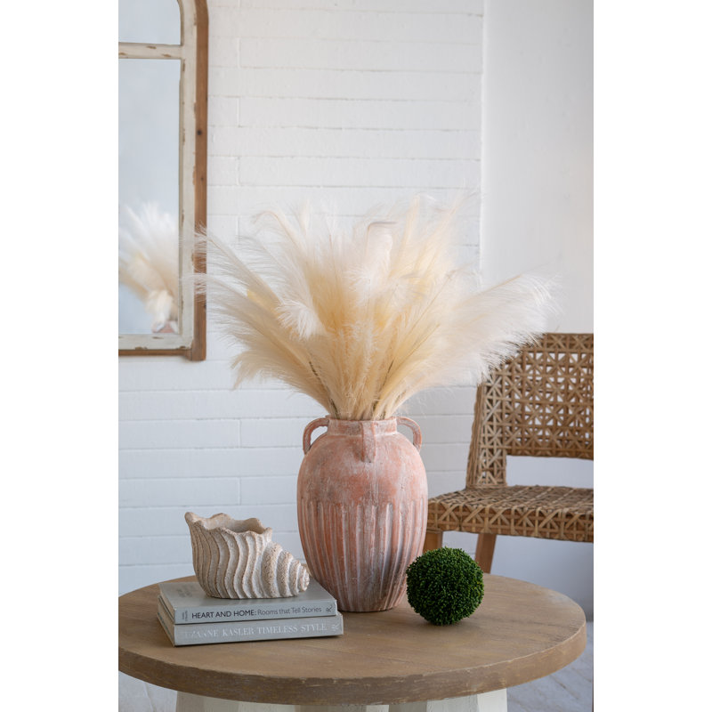 Vase rond en terre cuite avec motif subtilement nervuré