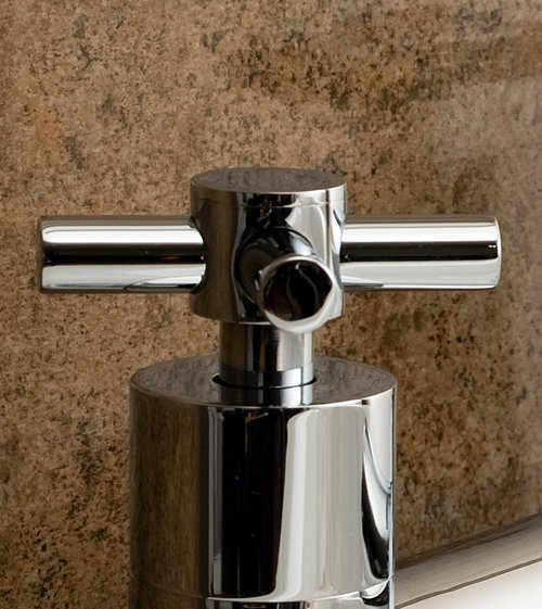 Isai Bathroom Roman Tub Faucet Bath Filler with Diverter