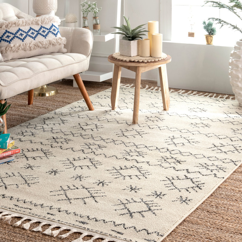 Rische Geometric Indoor Rug, Rectangle 4' x 6'