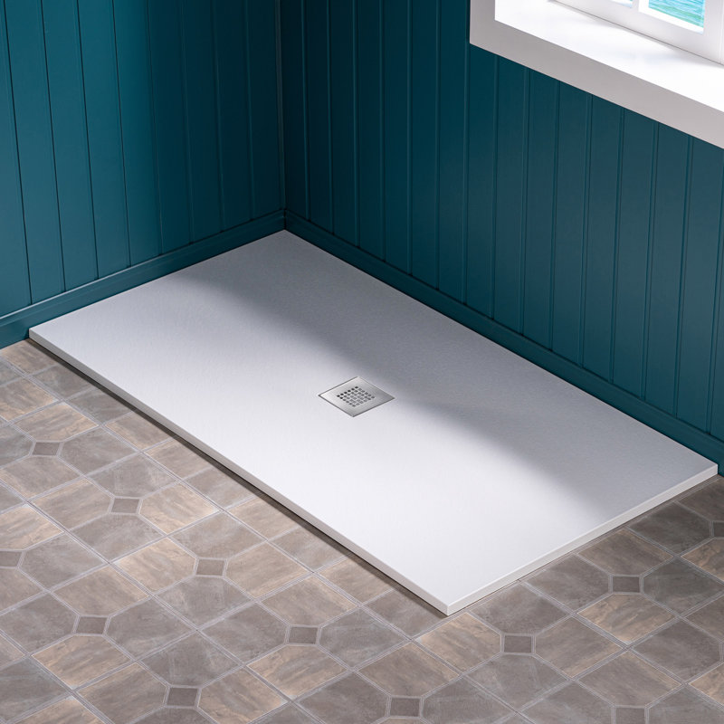 Base de douche à drain à seuil zéro L 60 po x l 32 po Lyon, avec drain central et plaque de drain décorative assortie, accès pour fauteuil roulant, profil bas