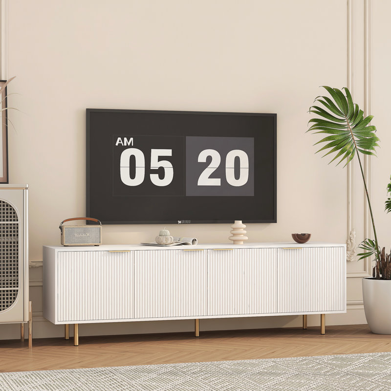 Meuble télé moderne blanc avec prise de courant, cannelée de 68 po pour téléviseur de 55 po et plus, compartiments de rangement pour centre de divertissement, console de 70 à 79 bacs de salon,