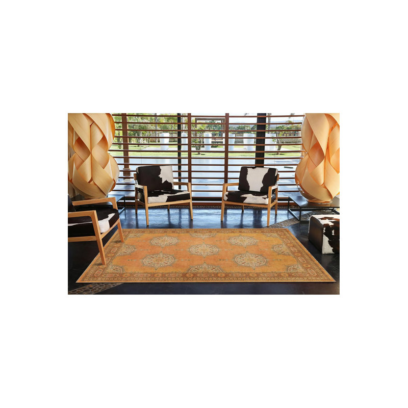 Tapis jaune lavable avec base tissée traditionnelle, Sous-tapis carré 4 pi 11 po inclus