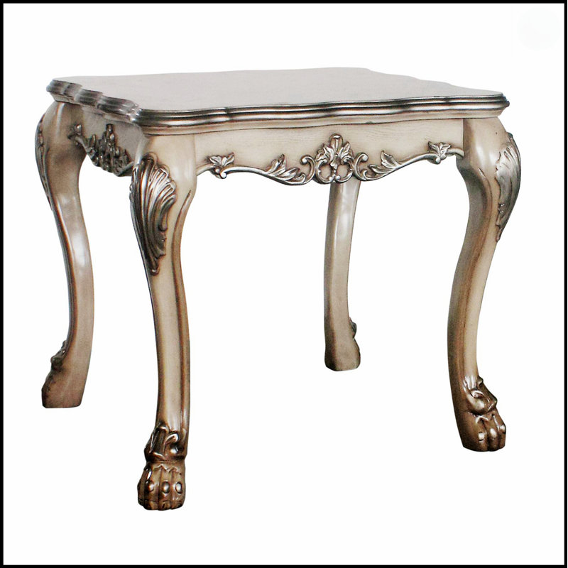 Table de bout carrée rétro blanc os avec sculpture complexe et pieds surdimensionnés, parfait pour un décor classique