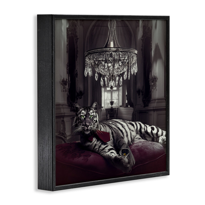 Opulent Tiger Martini, estampe numérique, design par Sophie 6, H 12 po x l 12 po, Giclée encadrée noir minuit