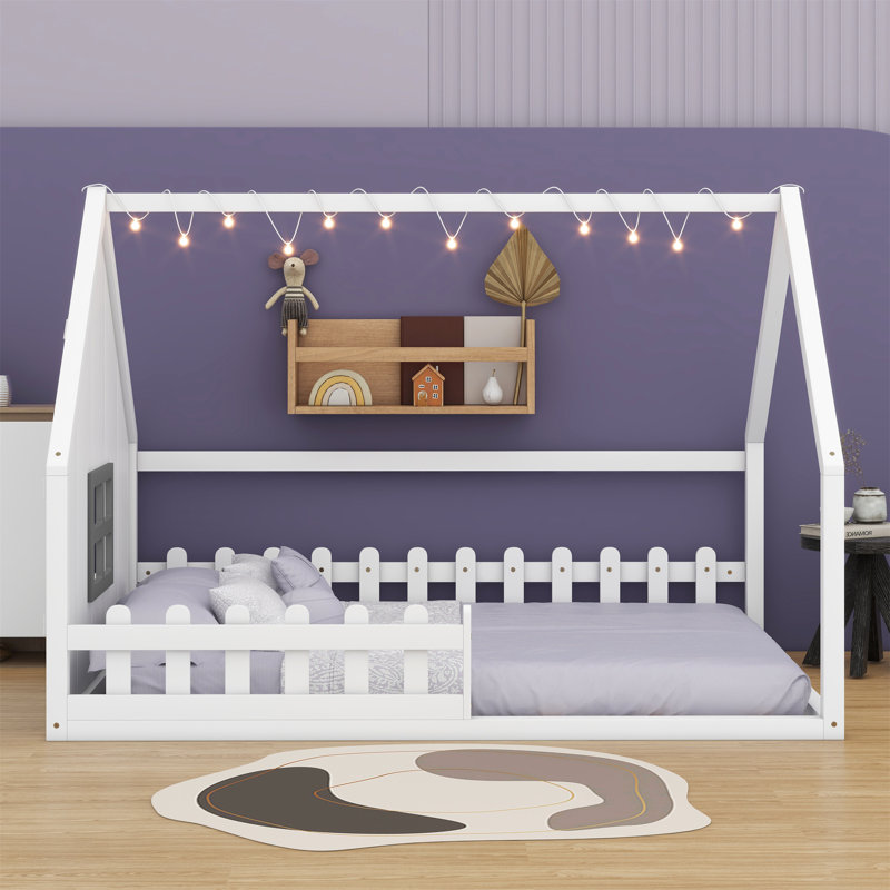 Lit en bois avec fenêtre et clôture, Blanc