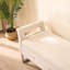 Banc de rangement en velours beige avec accoudoirs, idéal pour le salon, l'entrée ou la chambre.