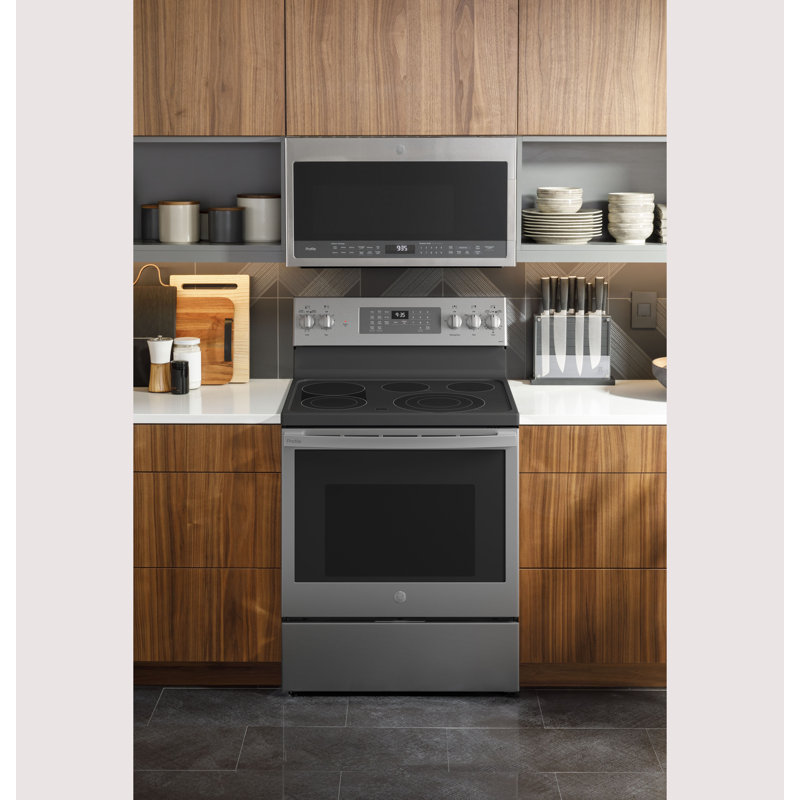 Cuisinière électrique autoportante 30 po 5,3 pi cu GE Smart Appliances, Acier inoxydable résistant aux empreintes digital