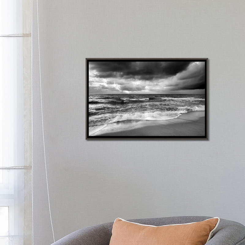 Stormy Waves Noir - reproduction d'art murale encadrée, H 18 po x l 26 po, Reproduction encadrée sans passe-partout, Gris