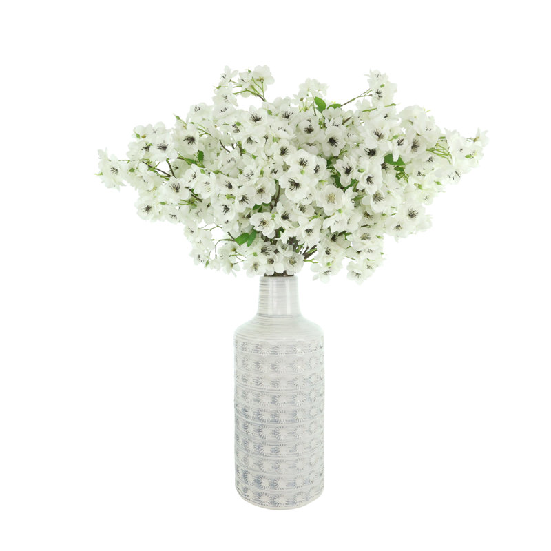 Tiges de fleurs de cerisier dans un vase en céramique, Blue