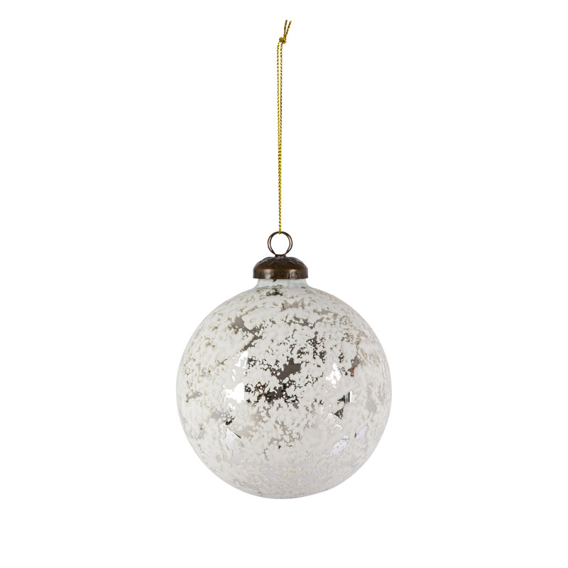 Ornement argent et neige