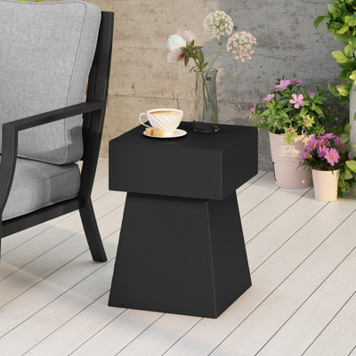  Table d'appoint moderne en béton, table d'appoint géométrique d'extérieur, décor de patio contemporain, noir
