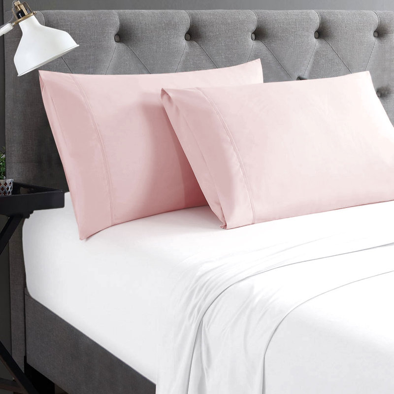 Taie d'oreiller en microfibre douce - Basics by Wayfair ™, Standard, Rougir
