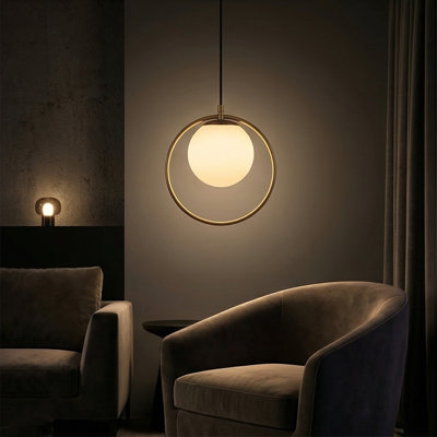 Luminaire suspendu en forme de globe à 1 lumière avec anneau en métal Kallie